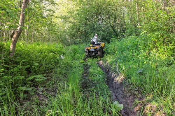 Montando Atv Camino — Foto de Stock