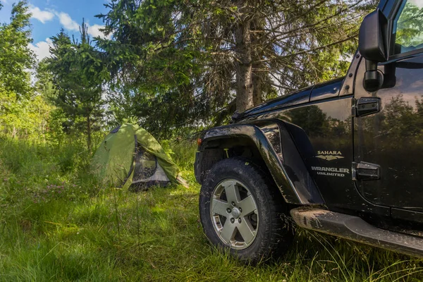 Jeep Wrangler разбился в Ленинградской области — стоковое фото