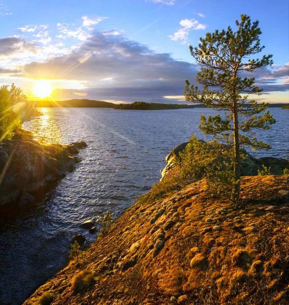 Tôt le matin sur le lac Ladoga — Photo