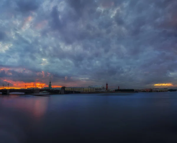 Beautiful sunset in Saint Petersburg — Stock Photo, Image