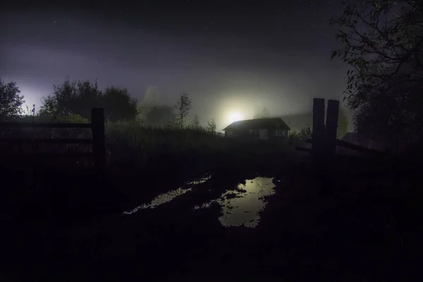 Noche de otoño en el pueblo ruso — Foto de Stock