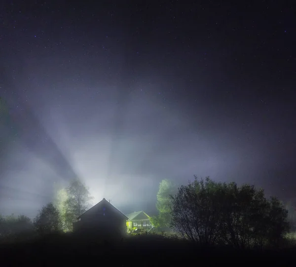 Осенняя ночь в русской деревне — стоковое фото