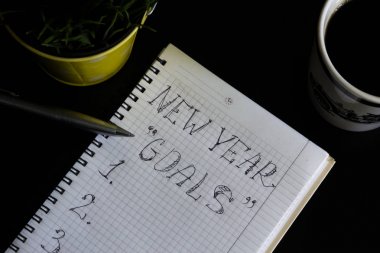 amaç. Masanın üstünde not etmek