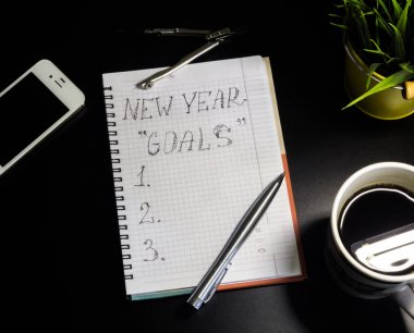 amaç. Masanın üstünde not etmek