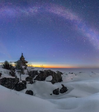arazi kenarında. Ladoga Gölü. Karelya. Rusya