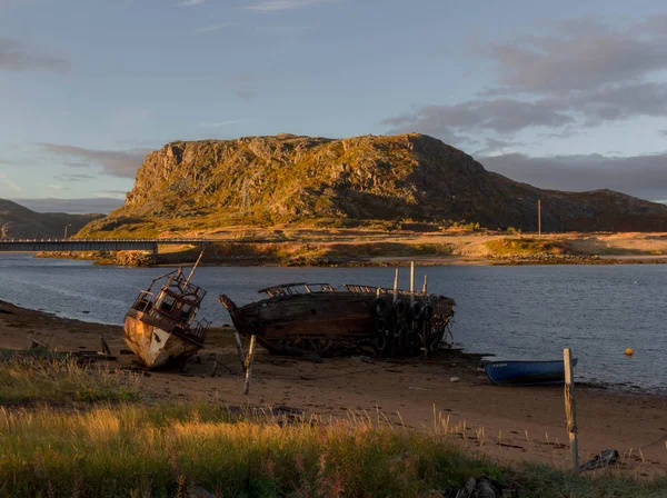 Navires Abandonnés Sur Côte Mer Barents Teriberka Région Mourmansk Russie Photo De Stock