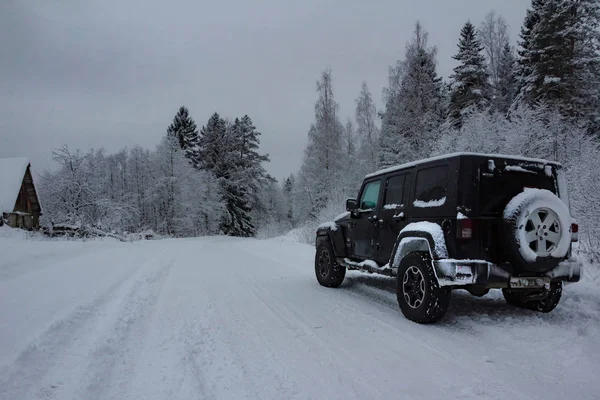 2018 레닌그라드 Jeep Wrangler Snowy Winter Road — 스톡 사진