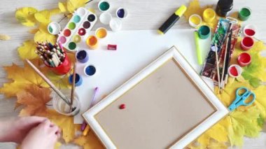 Yaratıcı sürecin tamamlanması. Sonbahar yaprakları ve yaratıcılık öğeleri