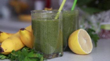 Yeşil kokteyl. Detoks.