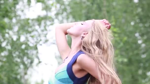 Beautiful happy girl with long flowing hair, summer day — Stock Video