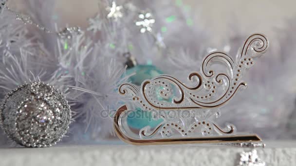 Новый год декор. Хрустальные декоративные рождественские сани — стоковое видео