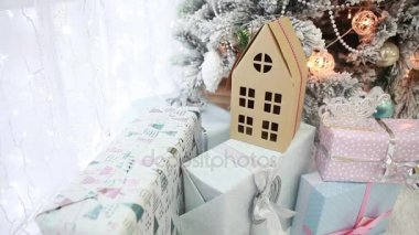 Hediyelik karton ev. Noel ve yeni yıl hediye