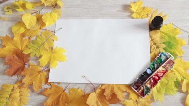 Adam bir piramit çizer