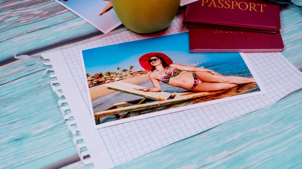 Passport and beach photos. Preparation for holiday — Stock Photo, Image