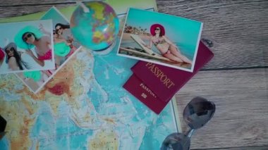 Pasaport ve plaj fotoğrafları. Tatil için hazırlık