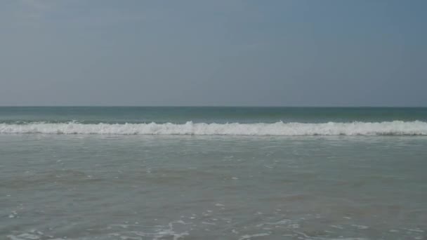 Strandlinjen i Indiska oceanen. Arabiska havet. 4k — Stockvideo
