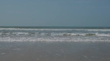 Hint Okyanusu. Bulutlu hava heyecan dalgaları. 4k