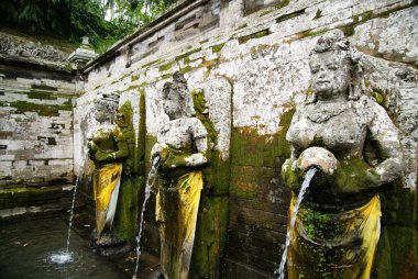 Bali 'deki fil türbesine dizilmiş heykeller