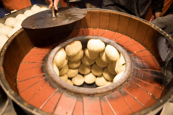 Bacalarda pişmiş Tayvan hamur tatlısı..