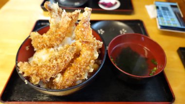 Japon pilavı ve fasulye ezmesi çorbası.