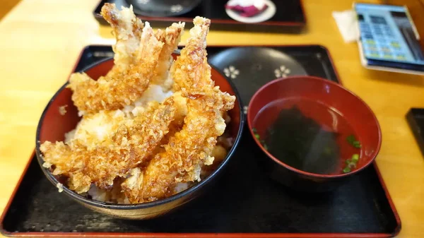 Japon pilavı ve fasulye ezmesi çorbası.