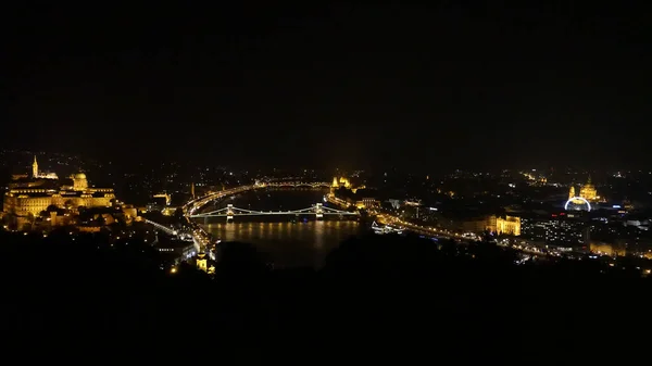 Prag kast ve Charles briç akşam yansıması