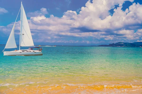 Güzel plajlar, lüks yaz maceraları, Akdeniz 'de güzel dağlarla dalgalı yelkenler..