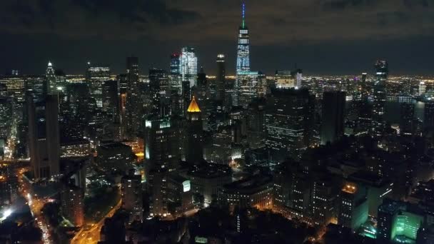 Luftaufnahmen Von Chinatown Und Einem Welthandelszentrum Der Nacht — Stockvideo