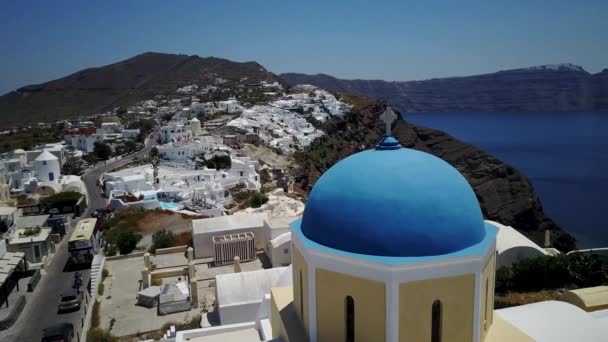 Santorini Edifici Scogliere Aerea Grecia Alberghi Negozi Piscine Chiesa — Video Stock
