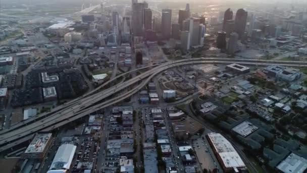 Dallas Şehir Merkezindeki Yoğun Otoyol Ufuk Çizgisi Anteni — Stok video