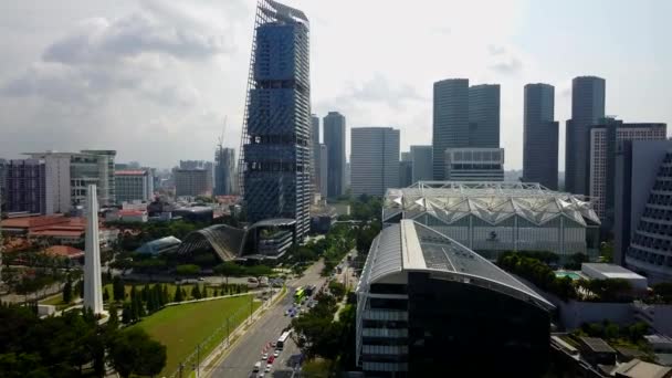 民間人戦争記念碑の空中ジュー マリオットとサンテック シンガポール — ストック動画