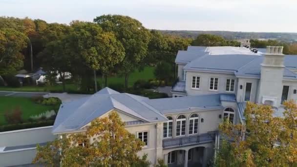 Aerial Zoom Out Mansion Estate Water Long Island — Stock Video