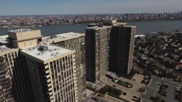 Cliffside Park Descendente Tiro Edifícios Apartamentos — Vídeo de Stock