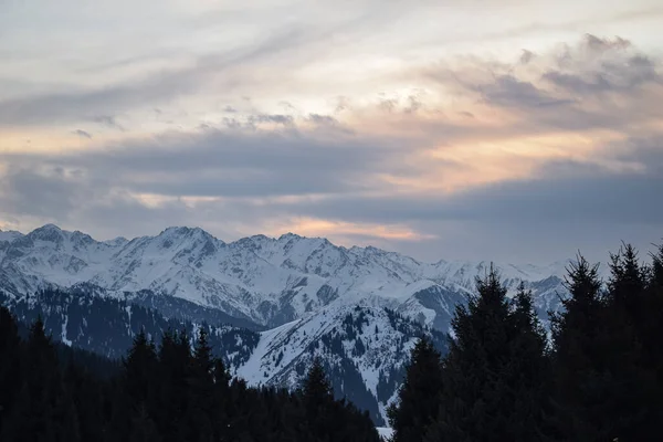 Puesta Sol Sobre Las Montañas Vista Desde Kok Zhailau — Foto de Stock