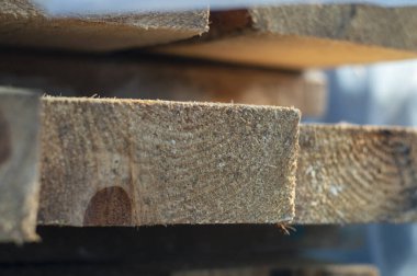 Tahta tahta yığını diğer tahtalar bulanık