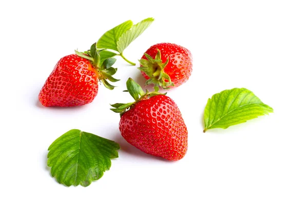 Saftige Und Schöne Erdbeeren Auf Isoliertem Weißen Hintergrund — Stockfoto