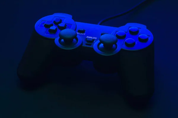 Černý Gamepad Modrým Podsvícením Krásnými Stíny — Stock fotografie