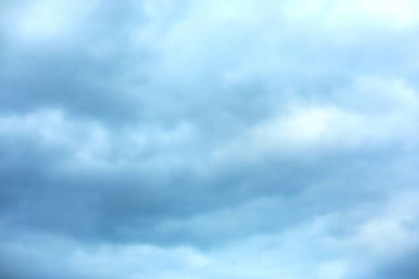 Bulutlara yakın mavi gökyüzü.