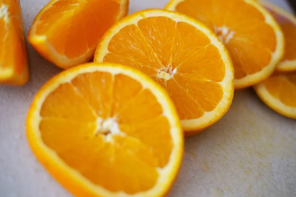 Rodajas Naranja Dulce Sobre Mesa — Foto de Stock
