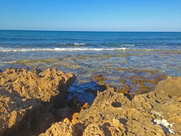 Rotsen Met Water Aan Kust Van Lloret Mar Spanje — Stockfoto