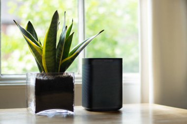 Bir evde sonos ev eğlence sistemi