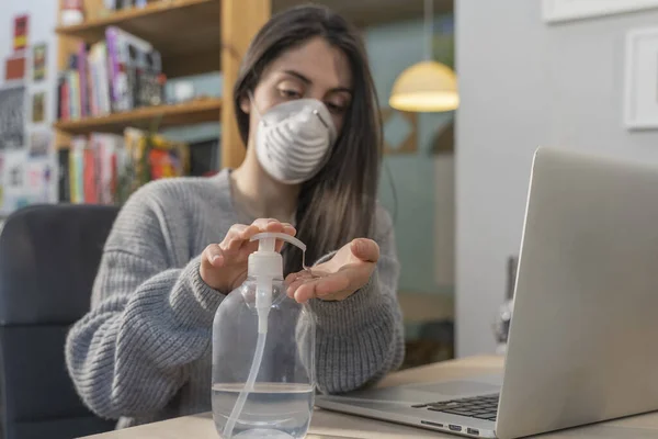 Coronavirus Business Woman Working Home Wearing Protective Mask Business Woman — Stock Photo, Image