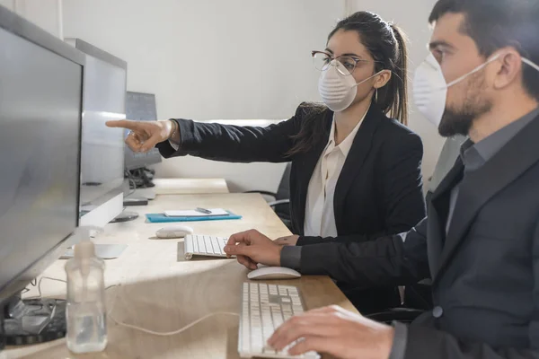 Coronavirus Office Workers Mask Corona Virus Business Workers Wear Masks — Stock Photo, Image