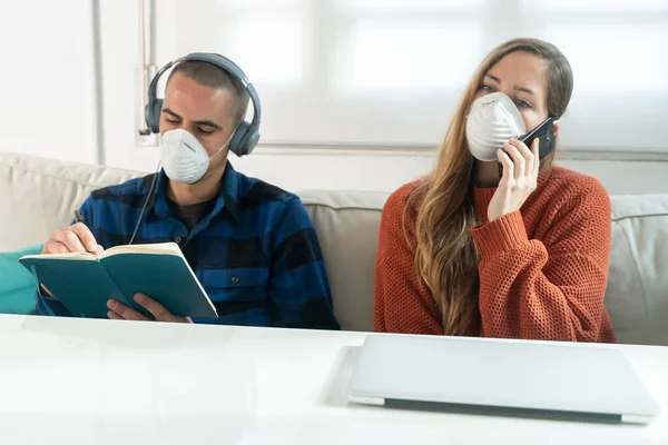 Coronavirus Couple Sitting Sofa Quarantine Home Watching Couple Home Couch — Stock Photo, Image