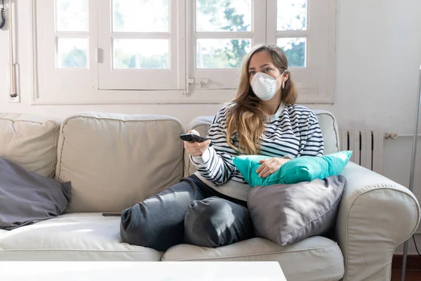 Coronavirus Woman Home Wearing Protective Mask Woman Quarantine Coronavirus Couch — Stock Photo, Image