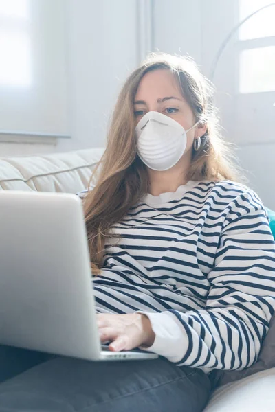 Coronavirus Woman Home Wearing Protective Mask Woman Quarantine Coronavirus Couch — Stock Photo, Image