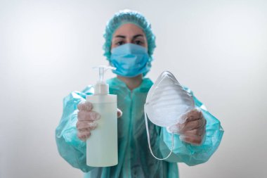 Coronavirus. Hastanede çalışıp koronavirüsle savaşan doktor ve hemşirelere teşekkür ederim. Doktorlar kahramandır. Koruyucu giysili ve maskeli doktorlar hastalığın tedavisini arıyorlar.. 