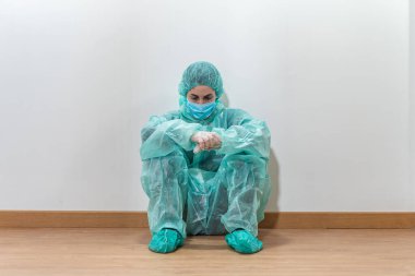 Coronavirus. Hastanede çalışıp koronavirüsle savaşan doktor ve hemşirelere teşekkür ederim. Doktorlar kahramandır. Koruyucu giysili ve maskeli doktorlar hastalığın tedavisini arıyorlar.. 