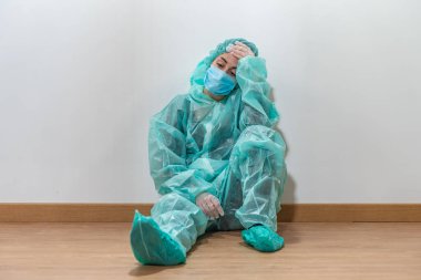 Coronavirus. Hastanede çalışıp koronavirüsle savaşan doktor ve hemşirelere teşekkür ederim. Doktorlar kahramandır. Koruyucu giysili ve maskeli doktorlar hastalığın tedavisini arıyorlar.. 