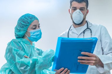 Coronavirus. Hastanede çalışıp koronavirüsle savaşan doktor ve hemşirelere teşekkür ederim. Doktorlar kahramandır. Koruyucu giysili ve maskeli doktorlar hastalığın tedavisini arıyorlar.. 